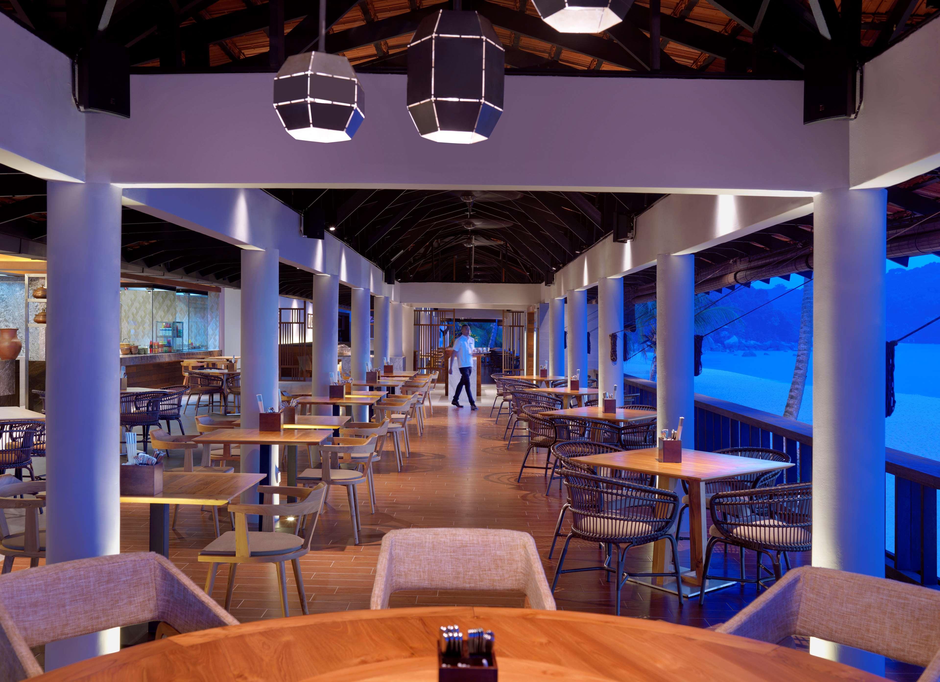 Hyatt Regency Kuantan Resort Екстериор снимка The restaurant at the aquarium