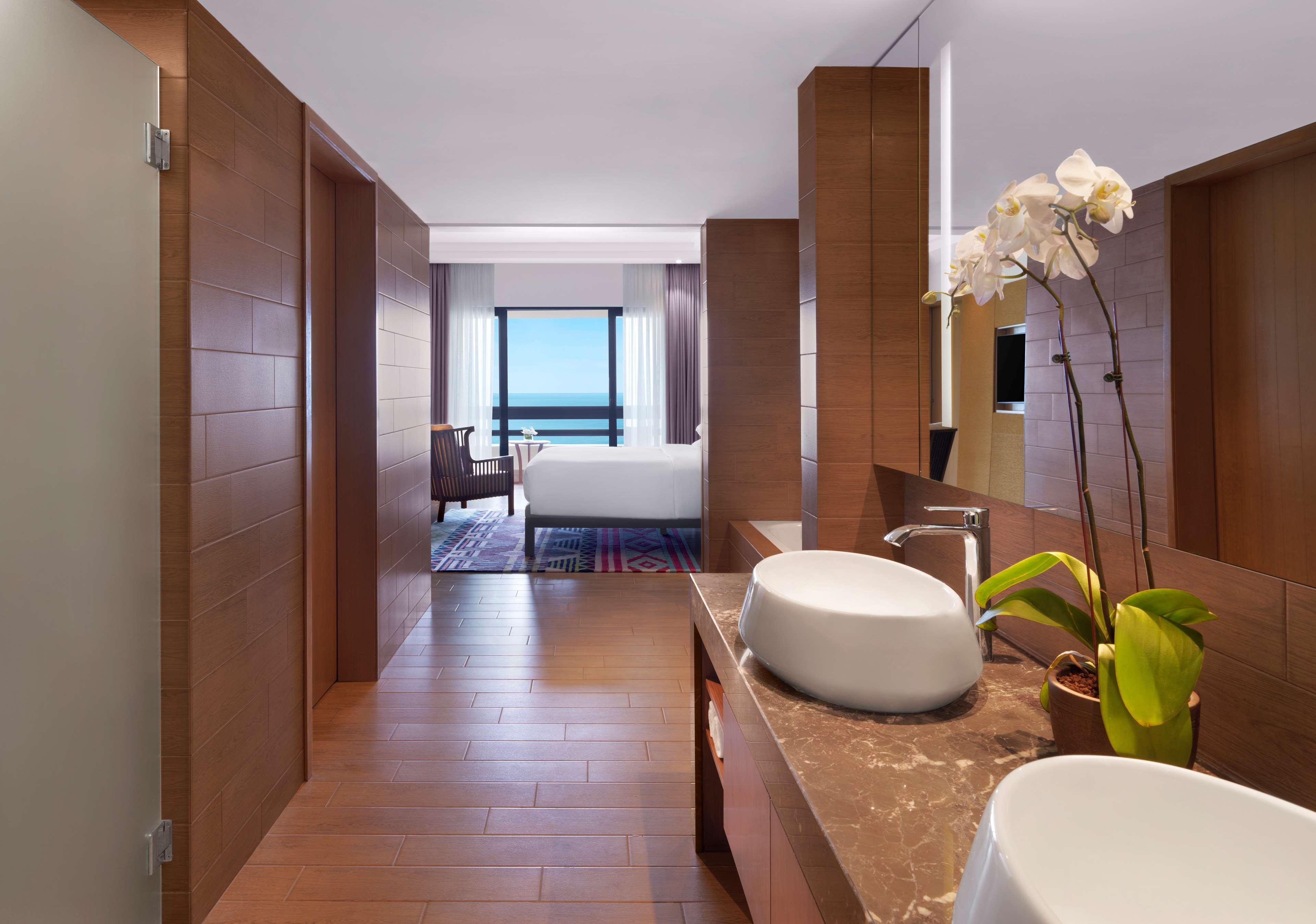 Hyatt Regency Kuantan Resort Екстериор снимка A bathroom at the hotel