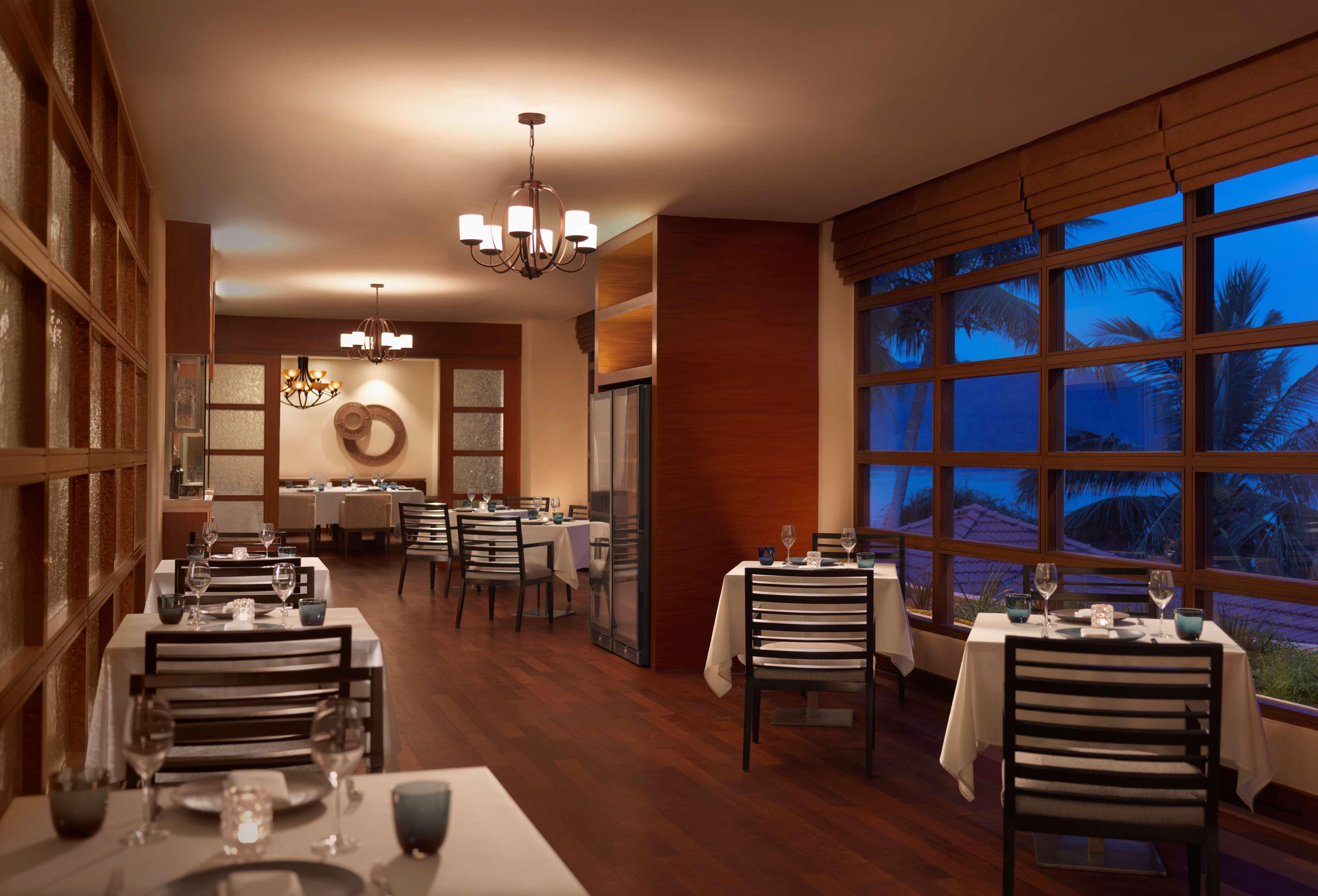 Hyatt Regency Kuantan Resort Екстериор снимка Restaurant at the Taj Bengal