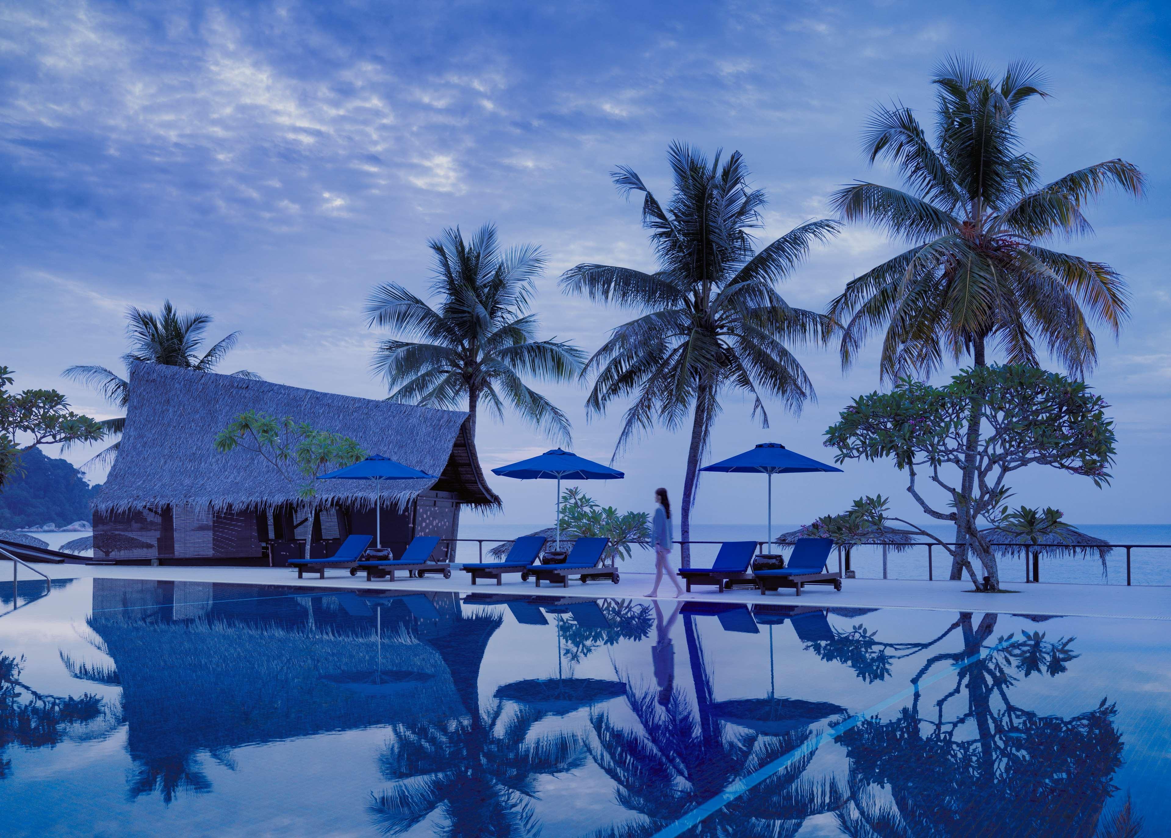 Hyatt Regency Kuantan Resort Екстериор снимка The resort's infinity pool
