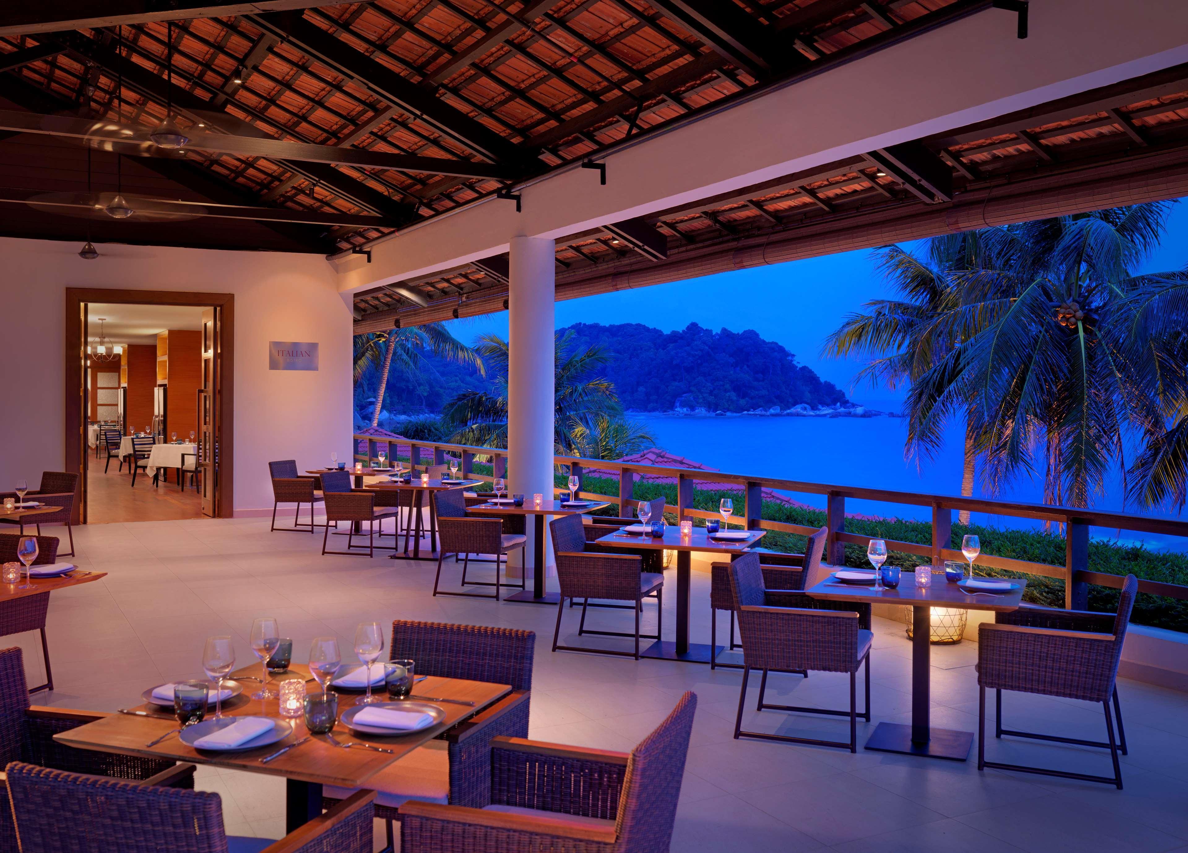 Hyatt Regency Kuantan Resort Екстериор снимка The Deck