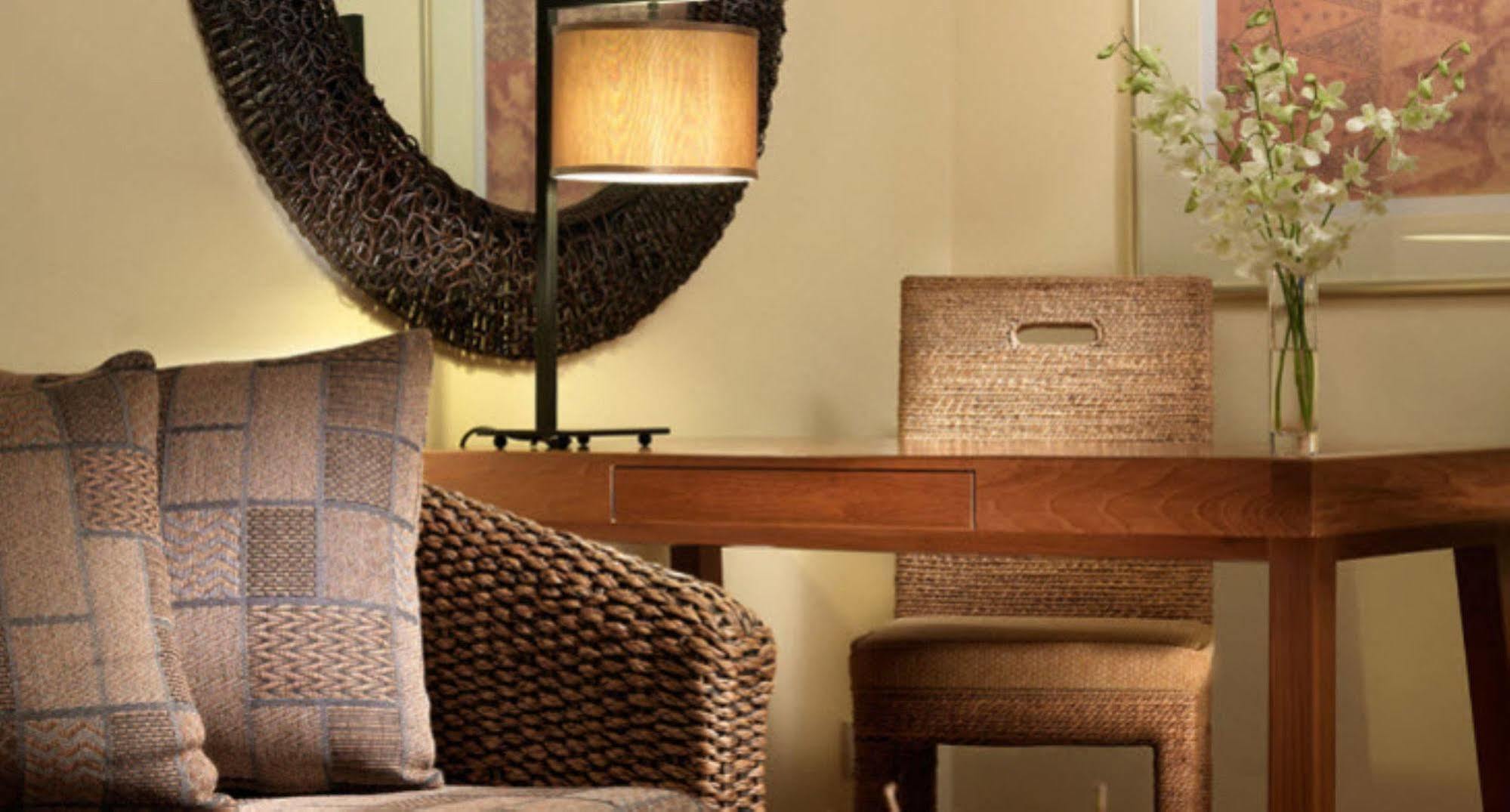 Hyatt Regency Kuantan Resort Екстериор снимка A table lamp