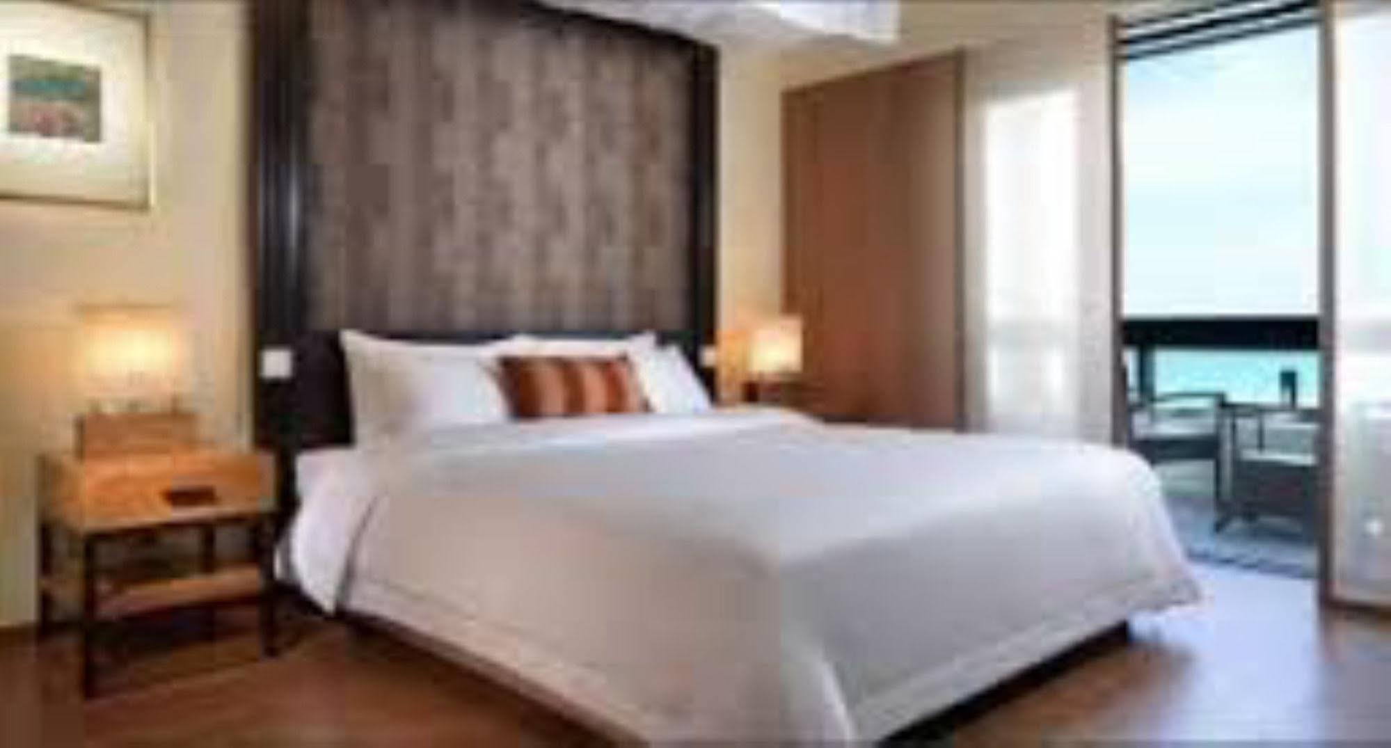 Hyatt Regency Kuantan Resort Екстериор снимка A bedroom at the hotel